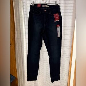 Levi's Signature Mid-Rise Skinny Jeans - Dark Blue NWT
